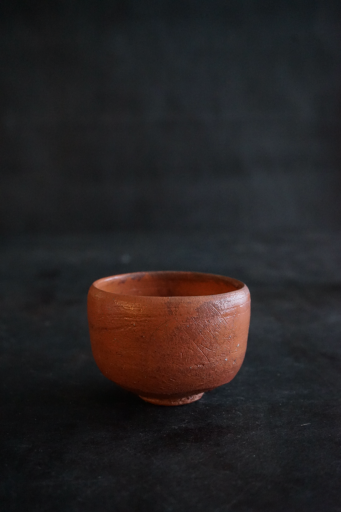 赤茶盌 | Red Chawan st00344 by 辻村史朗 | Art Scenes アート