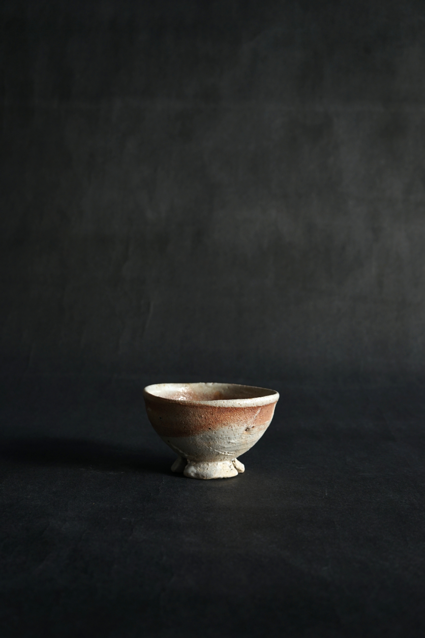 志野茶盌 割高台 | Shino Chawan ST01155 by 辻村史朗 | Art Scenes