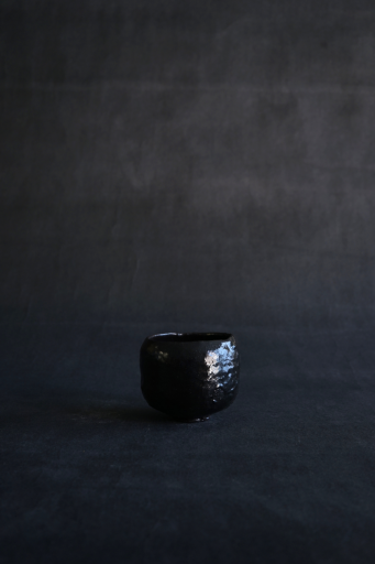 黒茶盌 | Kuro(black) Chawan st01151 by 辻村史朗 | Art Scenes