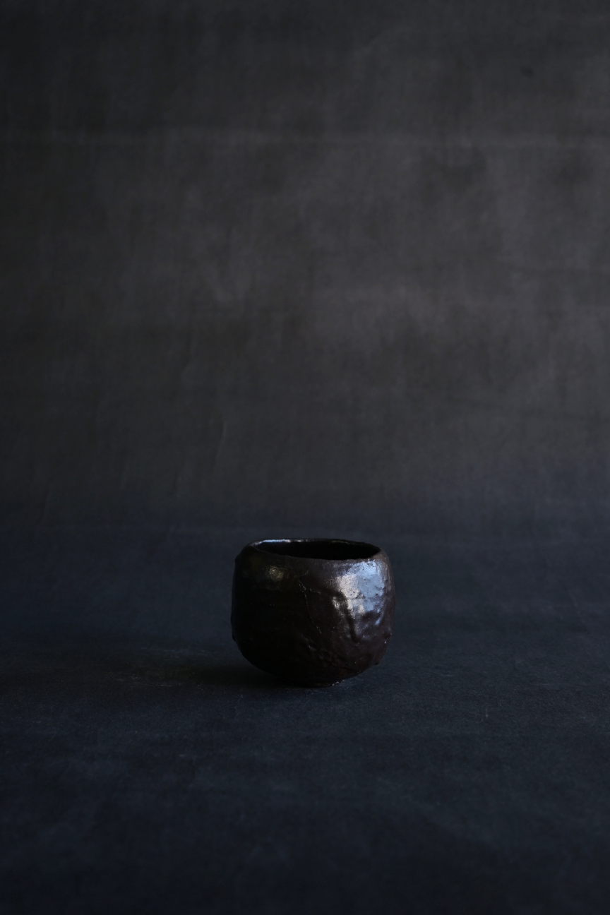 辻村史朗　黒茶碗 黒茶盌 | Kuro(black) Chawan st01151 by 辻村史朗 | Art Scenes