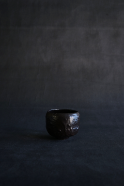 黒茶盌 | Kuro(black) Chawan st01151 by 辻村史朗 | Art Scenes