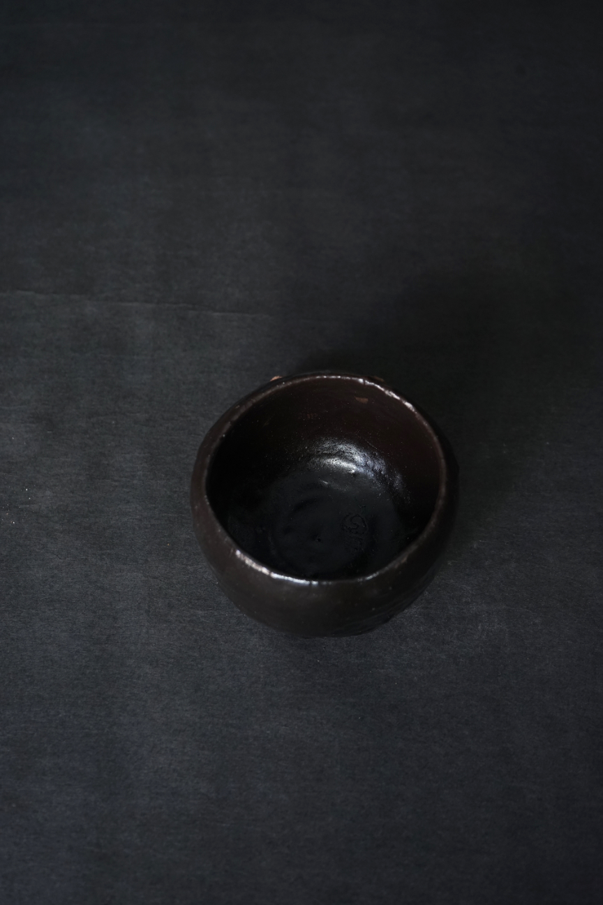 黒茶盌 | Kuro(black) Chawan st01151 by 辻村史朗 | Art Scenes