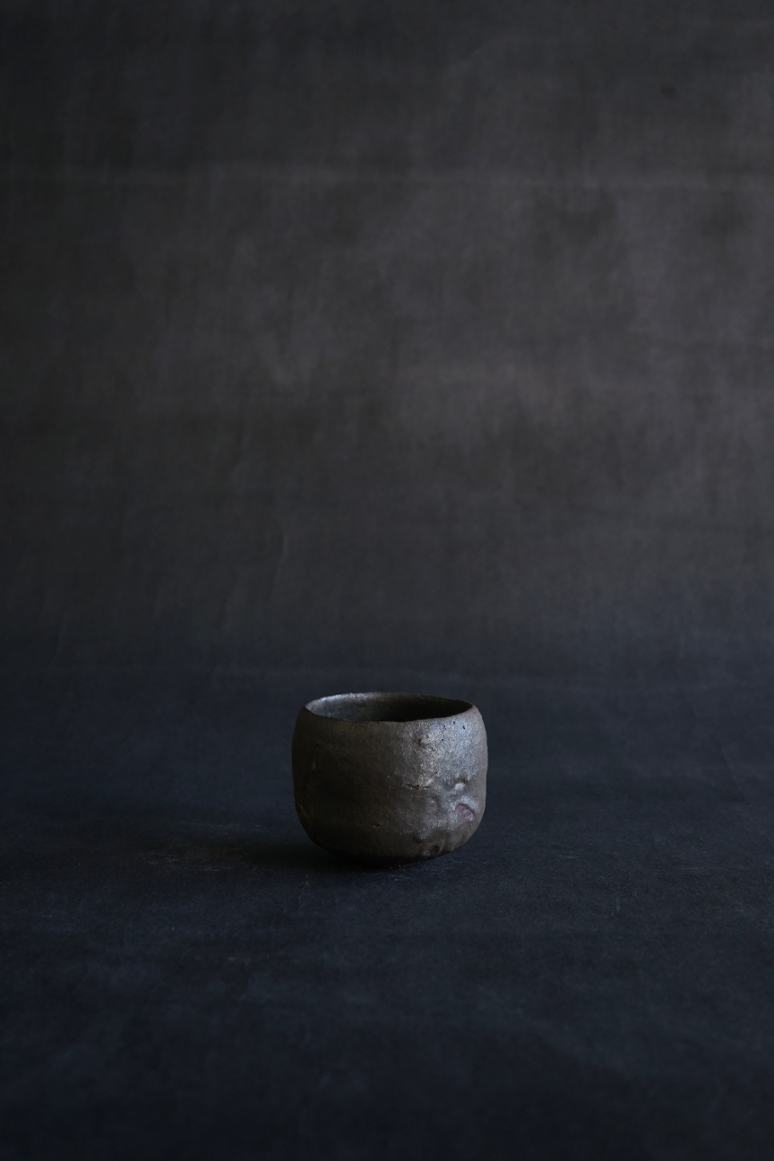 黒茶盌 | Kuro(black) Chawan st01159 by 辻村史朗 | Art Scenes