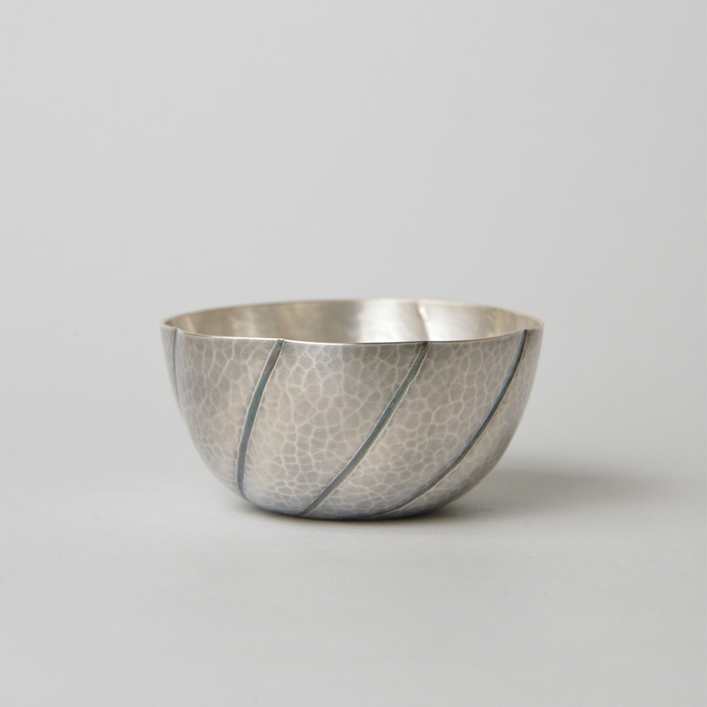 南鐐 ねじれ盃 by 長谷川 清吉 | Art Scenes アートシーンズ