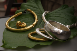 白洲千代子デザイン グリーン系の石を使ったピアス No.32 白洲千代子デザイン グリーン系の石を使ったピアス No.32