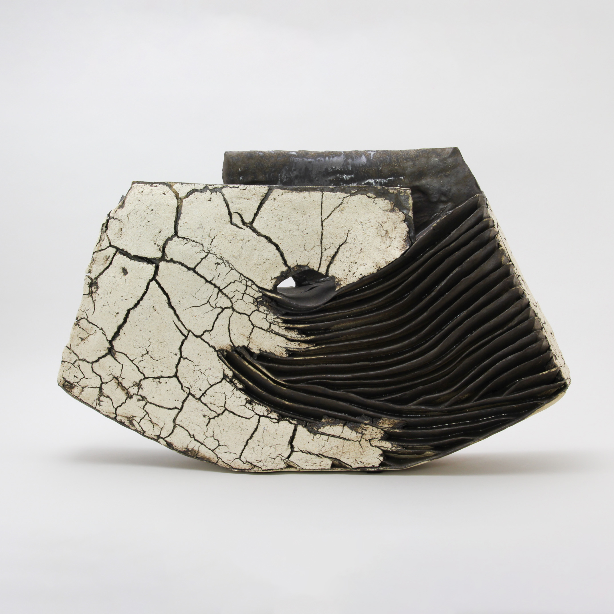 泉田之也積層 サイズ：縦24.5 cm幅16.7 cm高さ4.2 cm 積層 裂 by 泉田之也 | Art Scenes | Find and collect your favorite art