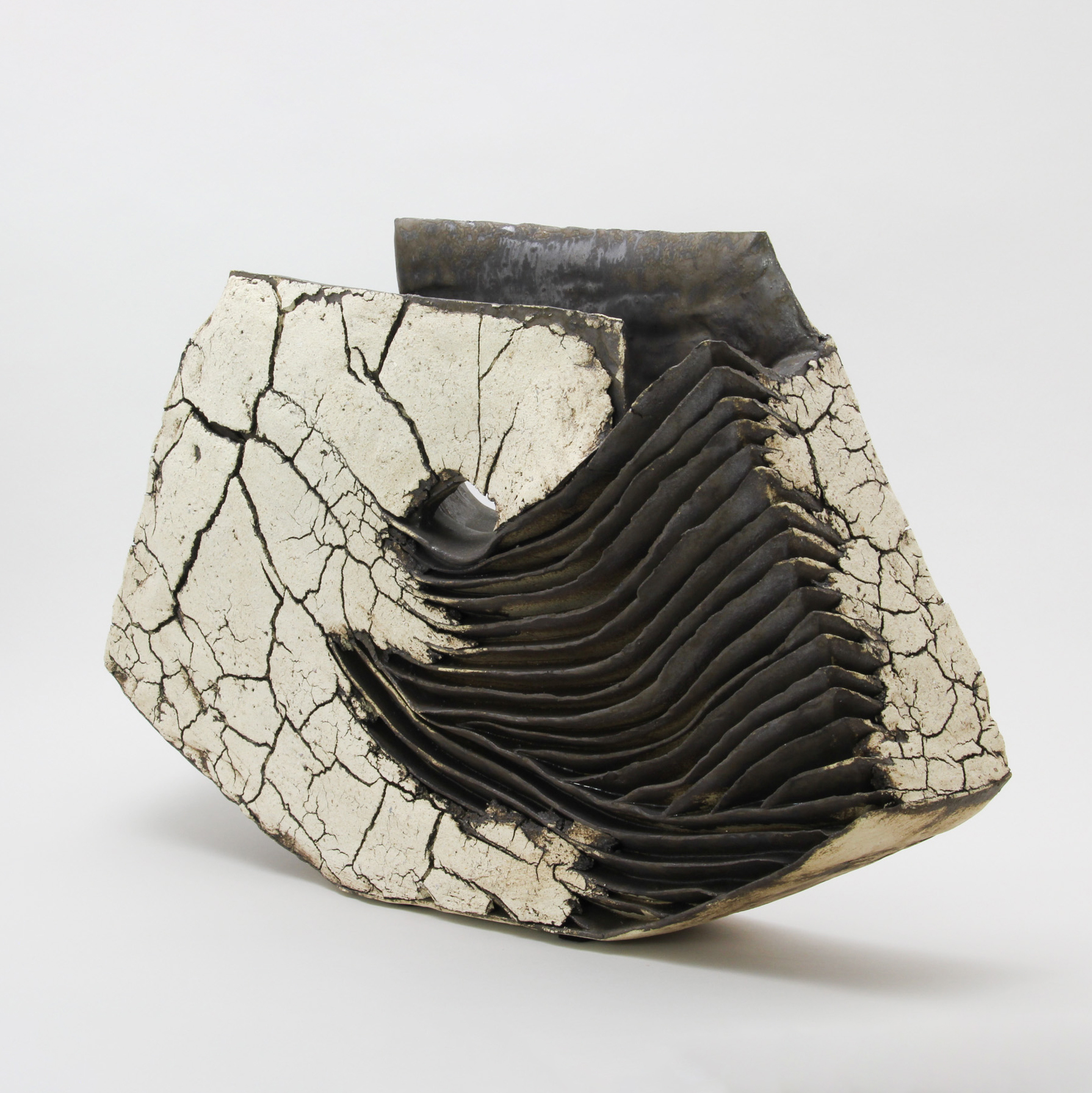 積層 裂 by 泉田之也 | Art Scenes | Find and collect your favorite art