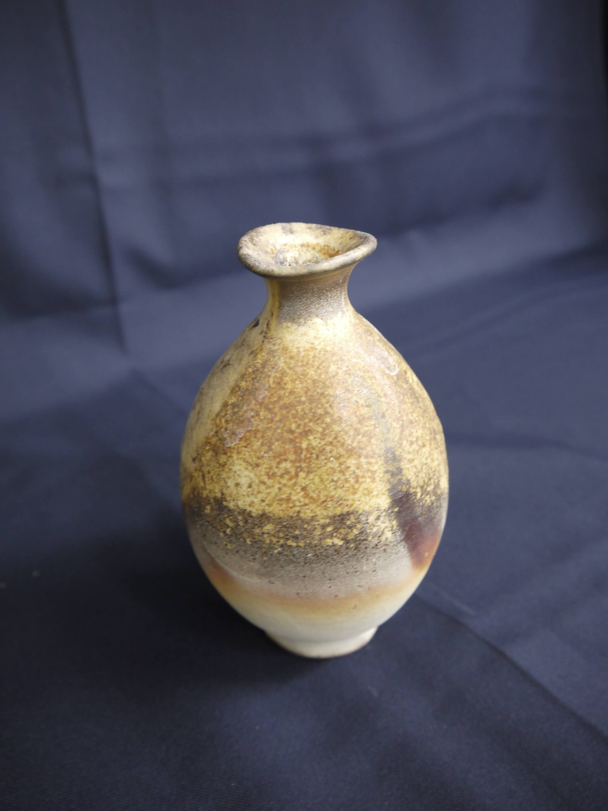 Sake bottle by Tsuyoshi Uenaka | Art Scenes | Find and collect